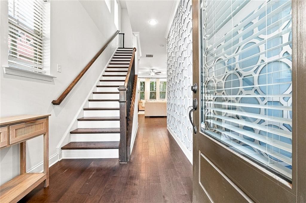 3 bedroom, 3 bathroom, 1,937 sq ft single family residence for sale at 100 Bastille Way, Smyrna, GA 30080 — photo 3