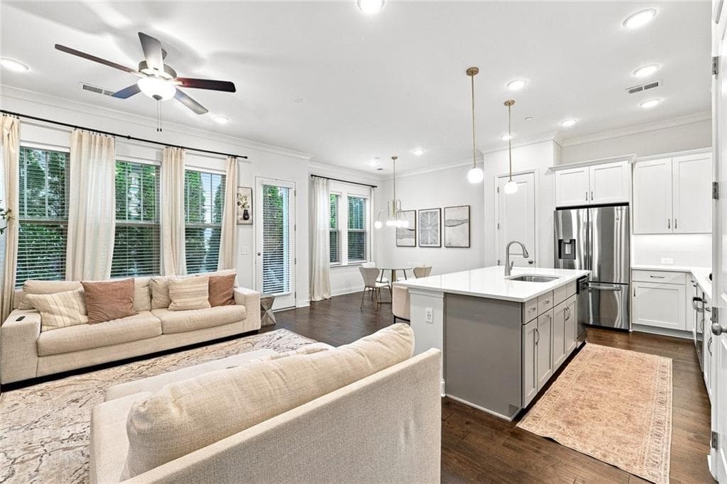 3 bedroom, 3 bathroom, 1,937 sq ft single family residence for sale at 100 Bastille Way, Smyrna, GA 30080 — photo 7