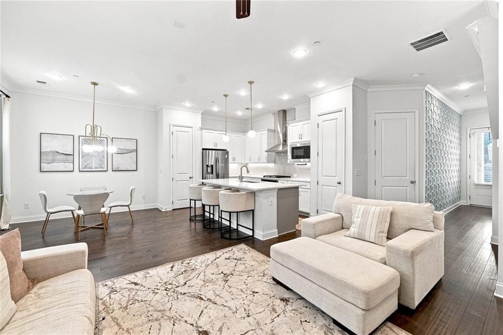 3 bedroom, 3 bathroom, 1,937 sq ft single family residence for sale at 100 Bastille Way, Smyrna, GA 30080 — photo 5