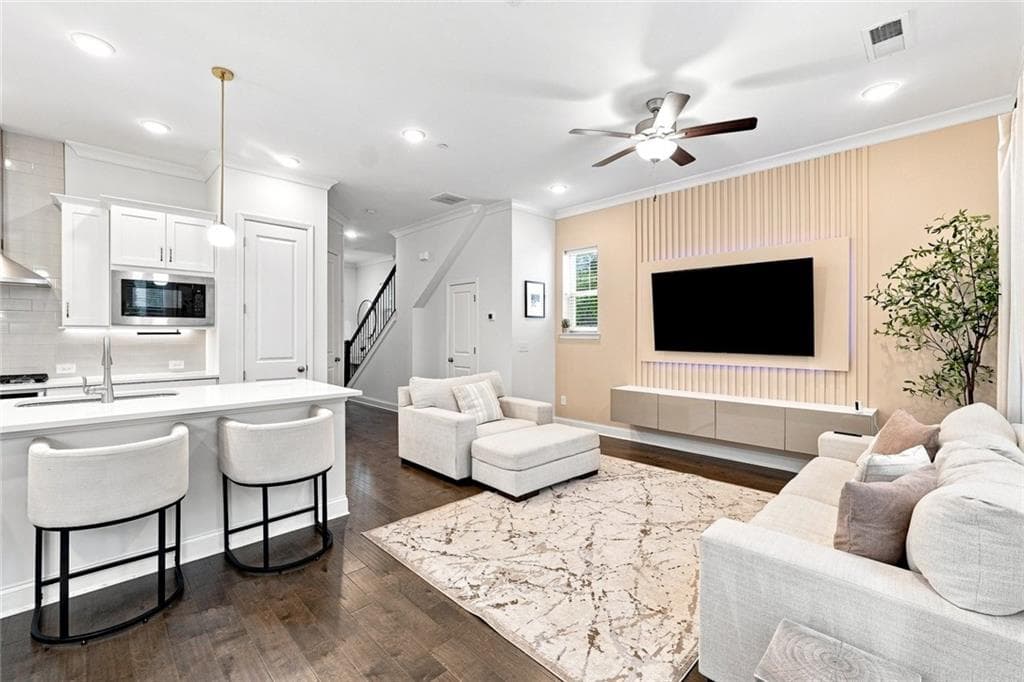 3 bedroom, 3 bathroom, 1,937 sq ft single family residence for sale at 100 Bastille Way, Smyrna, GA 30080 — photo 6