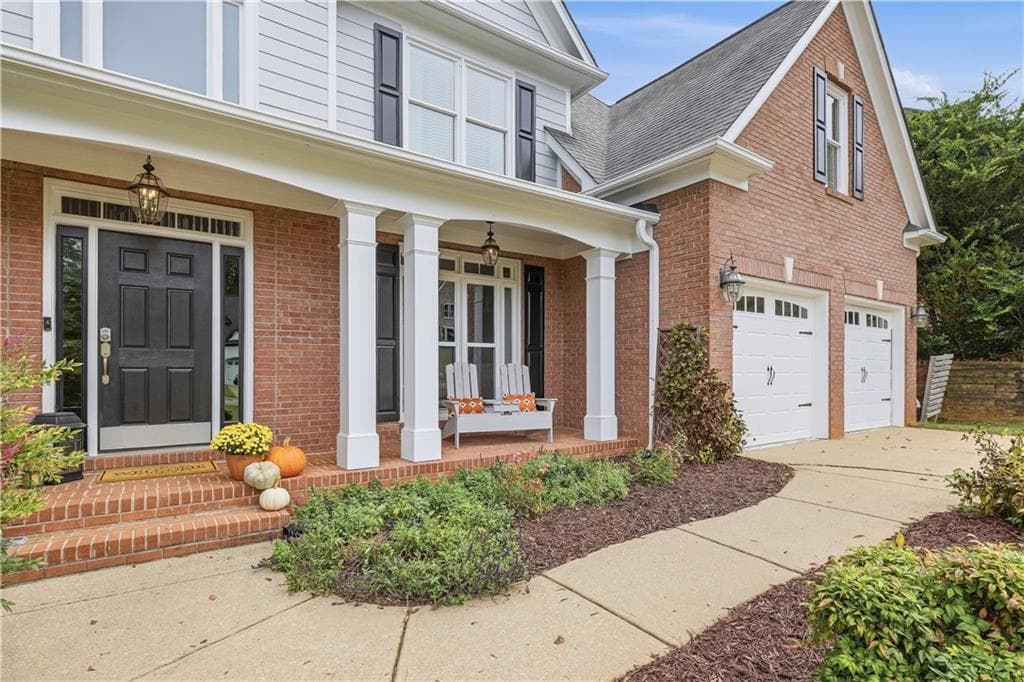 5 bedroom, 3 bathroom, 2,784 sq ft single family residence for sale at 5425 Avonshire Lane, Cumming, GA 30040 — photo 4