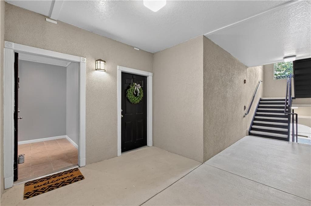 1 bedroom, 1 bathroom, 895 sq ft condominium for sale at 4203 Westchester Ridge, Atlanta, GA 30329 — photo 2