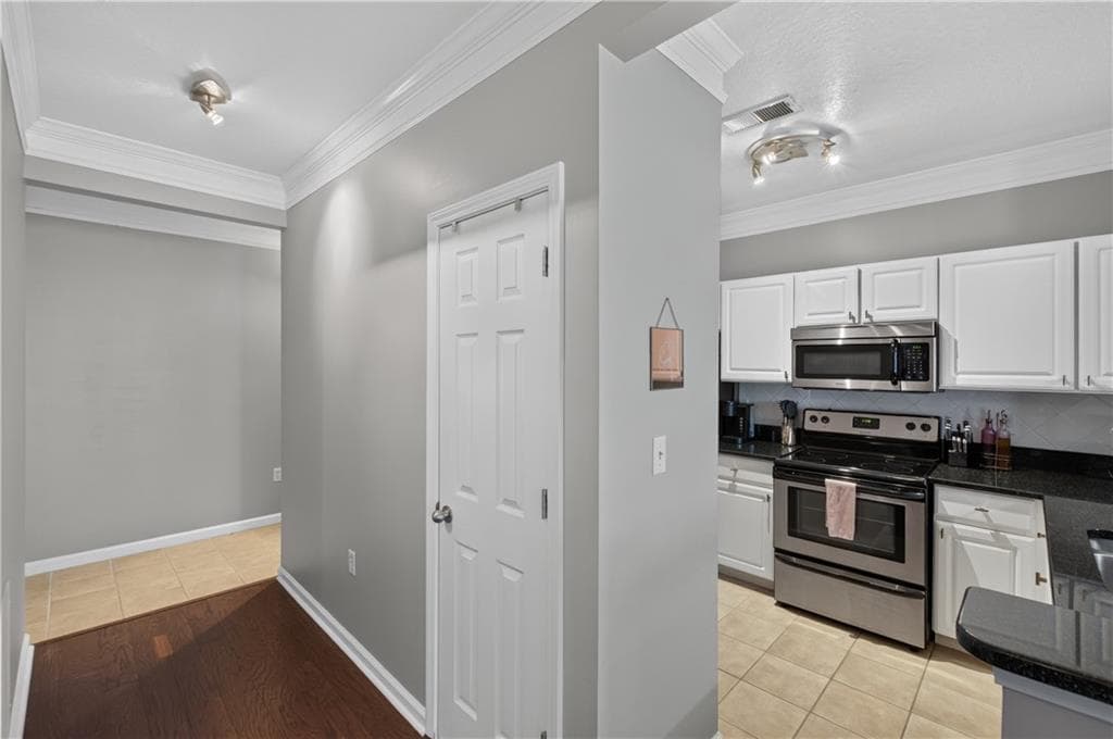 1 bedroom, 1 bathroom, 895 sq ft condominium for sale at 4203 Westchester Ridge, Atlanta, GA 30329 — photo 5