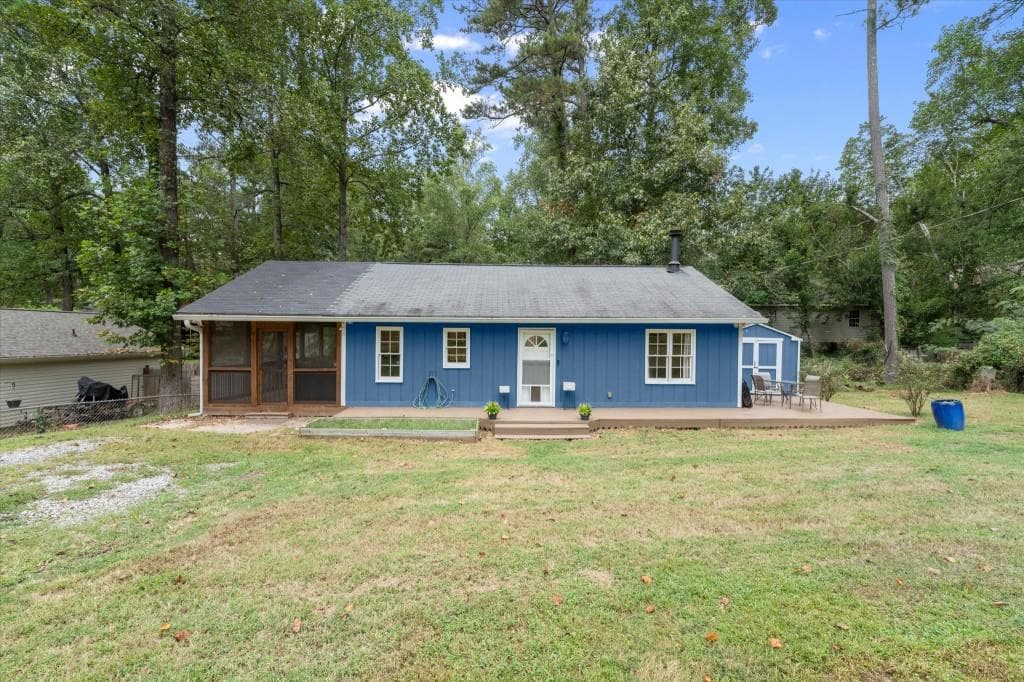 2 bedroom, 2 bathroom, 924 sq ft single family residence for sale at 4035 Hawk Street, Cumming, GA 30041 — photo 1 of 29