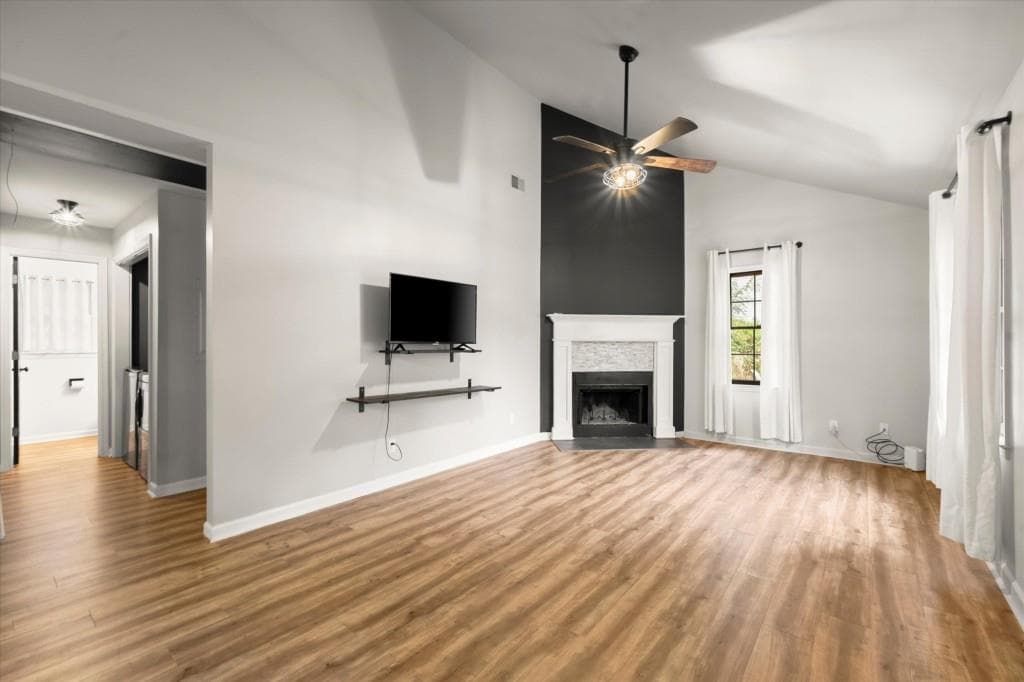 2 bedroom, 2 bathroom, 924 sq ft single family residence for sale at 4035 Hawk Street, Cumming, GA 30041 — photo 2