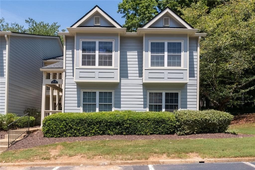 2 bedroom, 2 bathroom, 1,404 sq ft condominium for sale at 27 Doranne Court 27, Smyrna, GA 30080 — photo 2