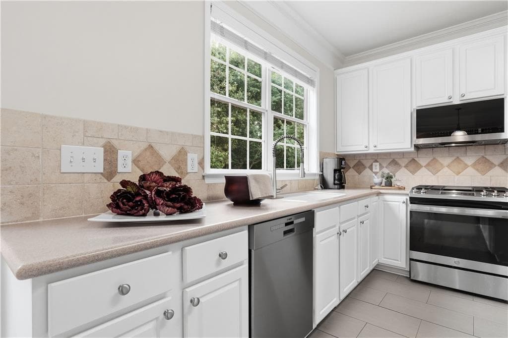 5 bedroom, 4 bathroom, 3,253 sq ft single family residence for sale at 3585 Davyne Bend, Cumming, GA 30040 — photo 10