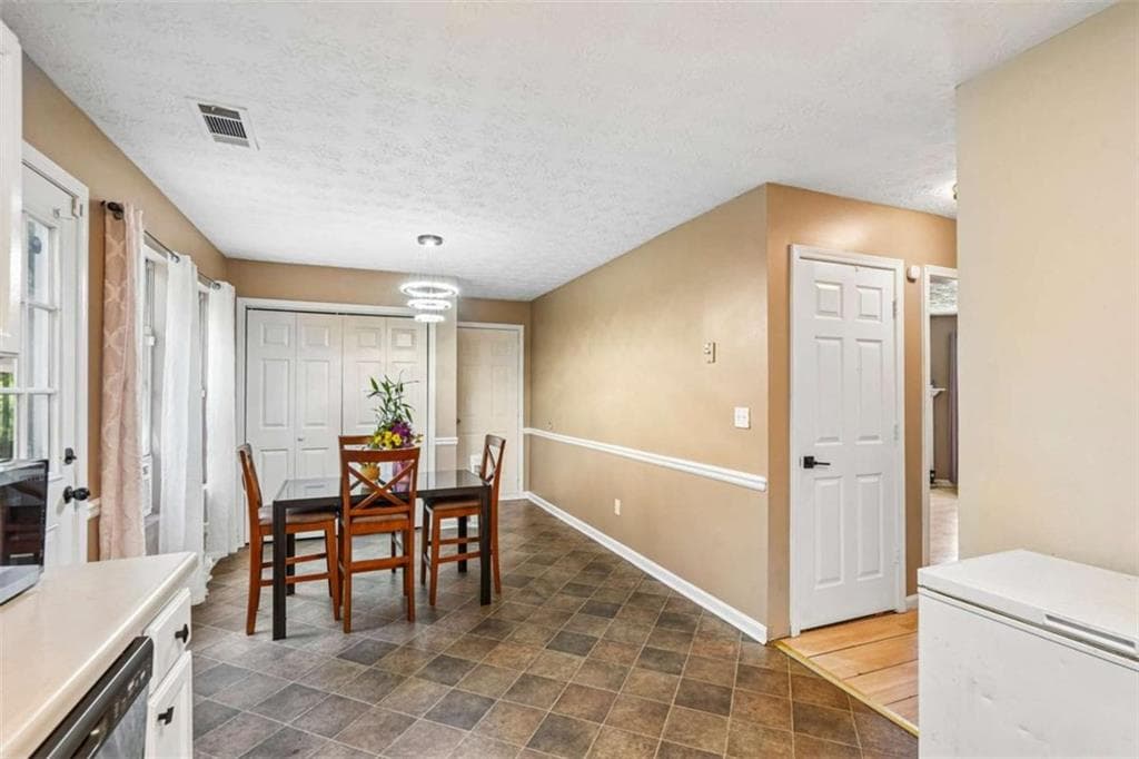 4 bedroom, 3 bathroom, 1,500 sq ft single family residence for sale at 541 Melrose Drive, Forest Park, GA 30297 — photo 4