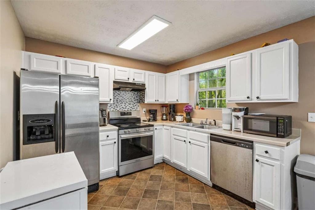 4 bedroom, 3 bathroom, 1,500 sq ft single family residence for sale at 541 Melrose Drive, Forest Park, GA 30297 — photo 6