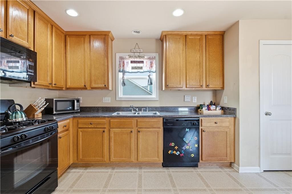 5 bedroom, 3 bathroom, 2,472 sq ft single family residence for sale at 50 Ferguson Drive, Euharlee, GA 30145 — photo 6