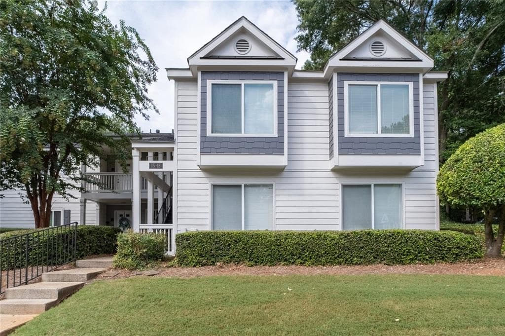 2 bedroom, 2 bathroom, 1,404 sq ft condominium for sale at 17 Little Silver Court 17, Smyrna, GA 30080