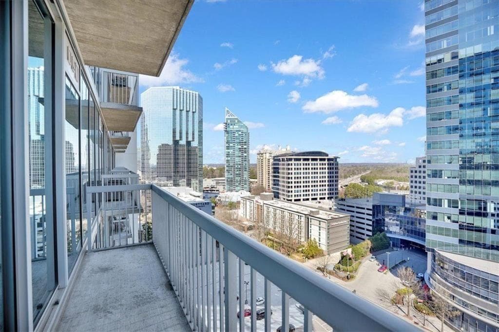 1 bedroom, 1 bathroom, 789 sq ft condominium for sale at 3324 Peachtree Road 1307, Atlanta, GA 30326 — photo 2