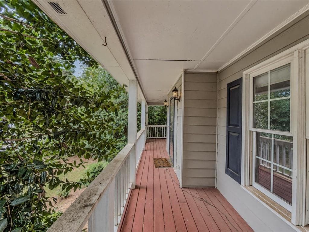4 bedroom, 3 bathroom, 2,221 sq ft single family residence under contract at 220 Timber Laurel Lane, Lawrenceville, GA 30043 — photo 4