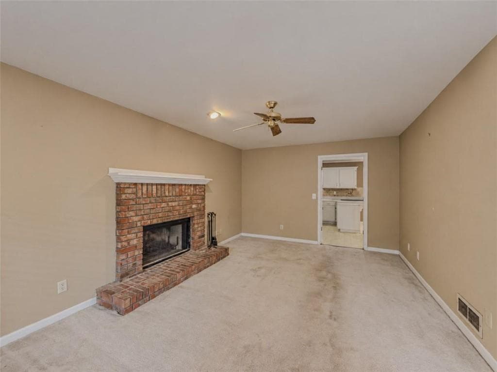4 bedroom, 3 bathroom, 2,221 sq ft single family residence under contract at 220 Timber Laurel Lane, Lawrenceville, GA 30043 — photo 6