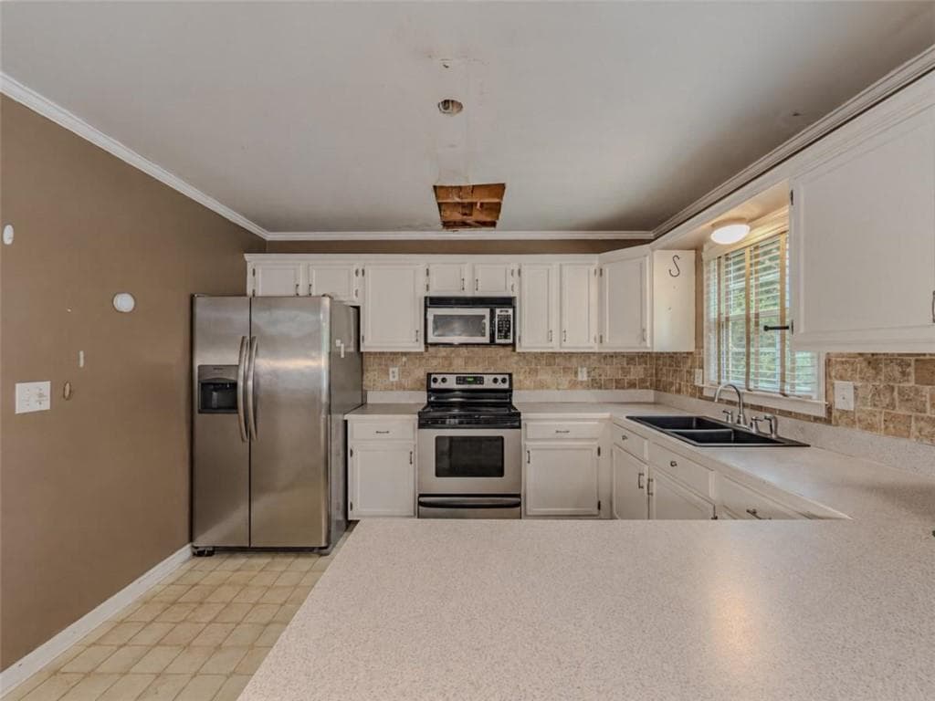 4 bedroom, 3 bathroom, 2,221 sq ft single family residence under contract at 220 Timber Laurel Lane, Lawrenceville, GA 30043 — photo 9