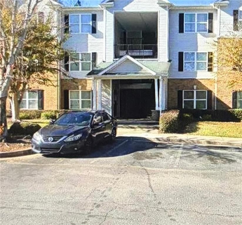 3 bedroom, 2 bathroom, 1,292 sq ft condominium for sale at 6203 Fairington Ridge Circle, Lithonia, GA 30038