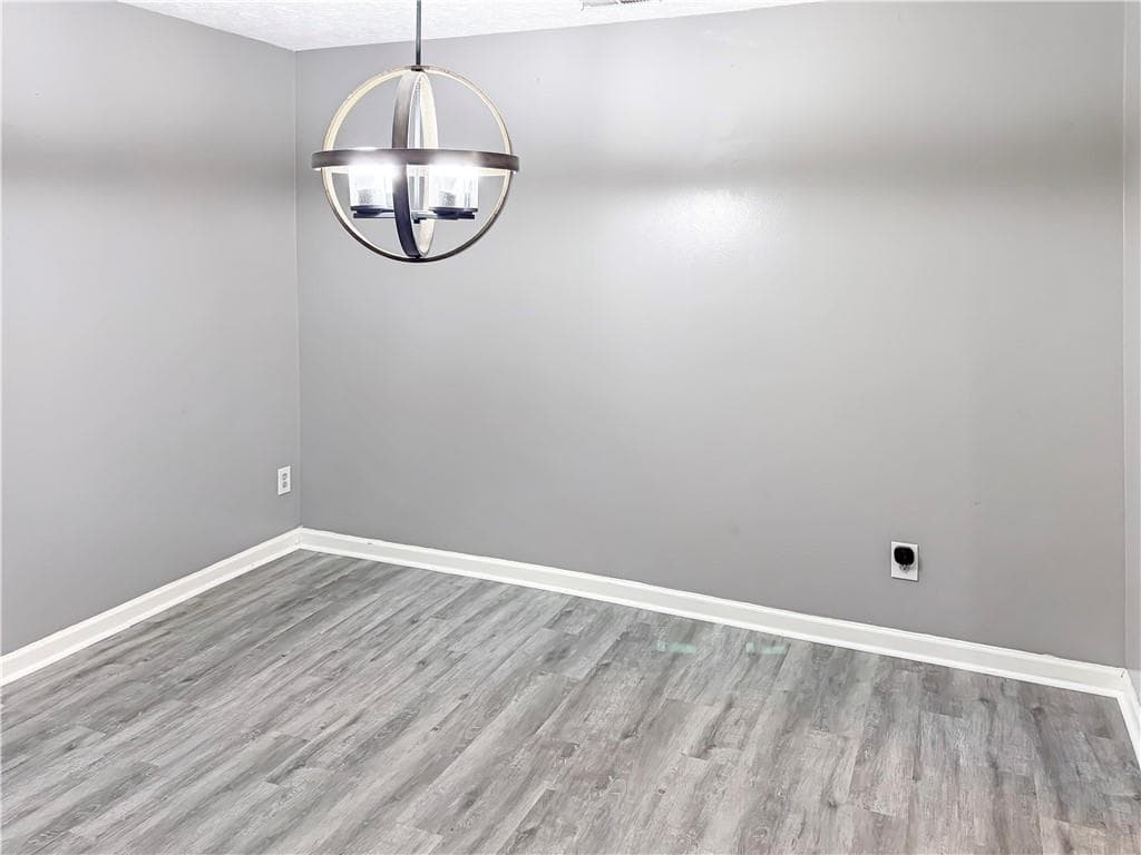 3 bedroom, 2 bathroom, 1,292 sq ft condominium for sale at 6203 Fairington Ridge Circle, Lithonia, GA 30038 — photo 4