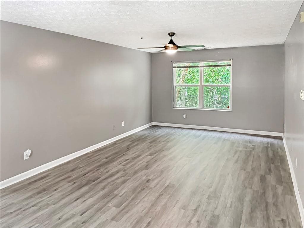 3 bedroom, 2 bathroom, 1,292 sq ft condominium for sale at 6203 Fairington Ridge Circle, Lithonia, GA 30038 — photo 5