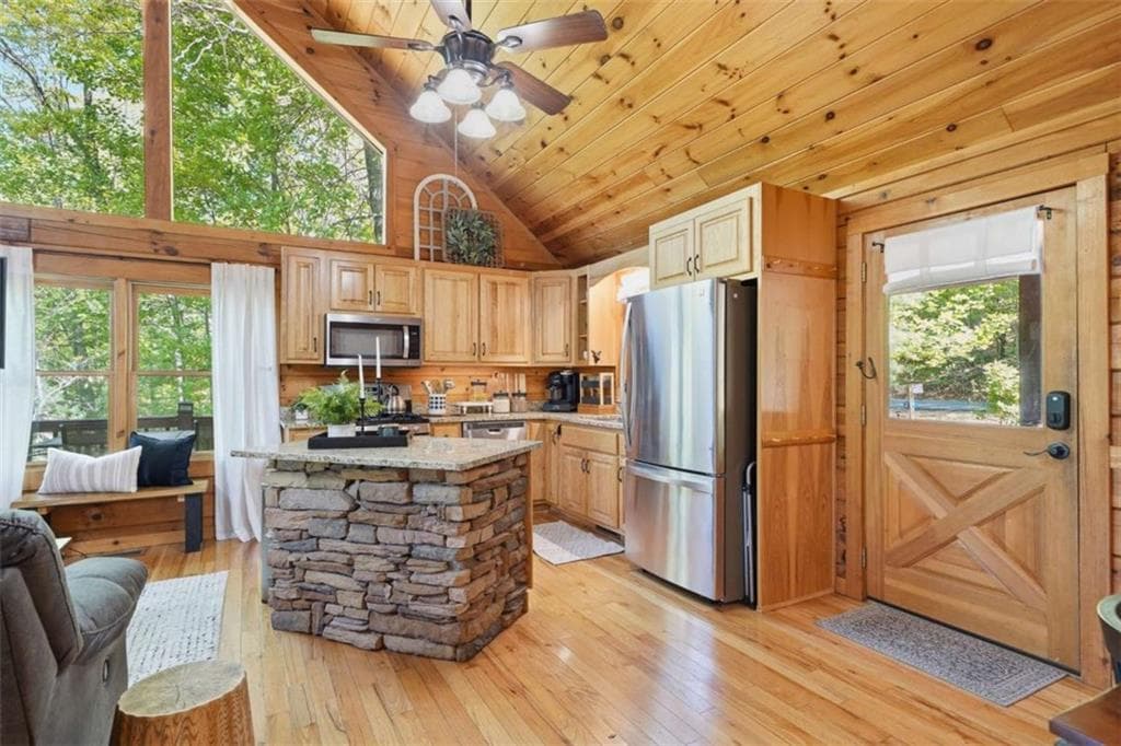 2 bedroom, 2 bathroom, 2,040 sq ft single family residence for sale at 288 Kim Bolton Drive, Morganton, GA 30560 — photo 6