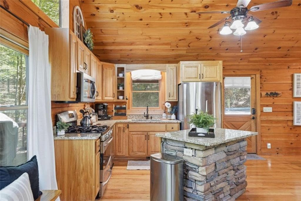 2 bedroom, 2 bathroom, 2,040 sq ft single family residence for sale at 288 Kim Bolton Drive, Morganton, GA 30560 — photo 7