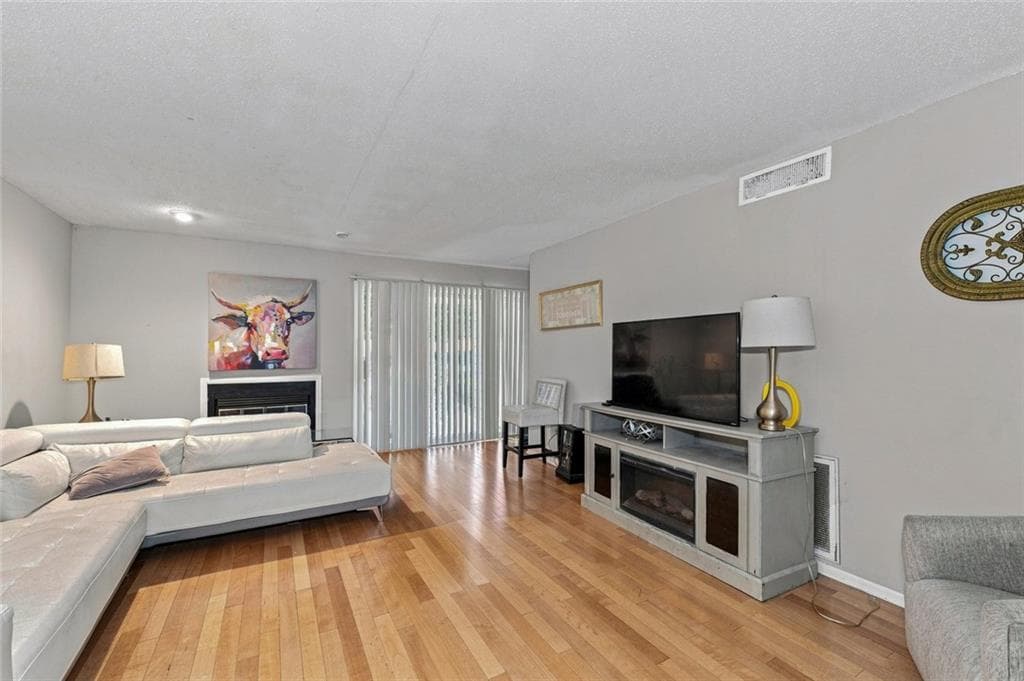 2 bedroom, 2 bathroom, 1,404 sq ft condominium for sale at 17 Little Silver Court 17, Smyrna, GA 30080 — photo 4
