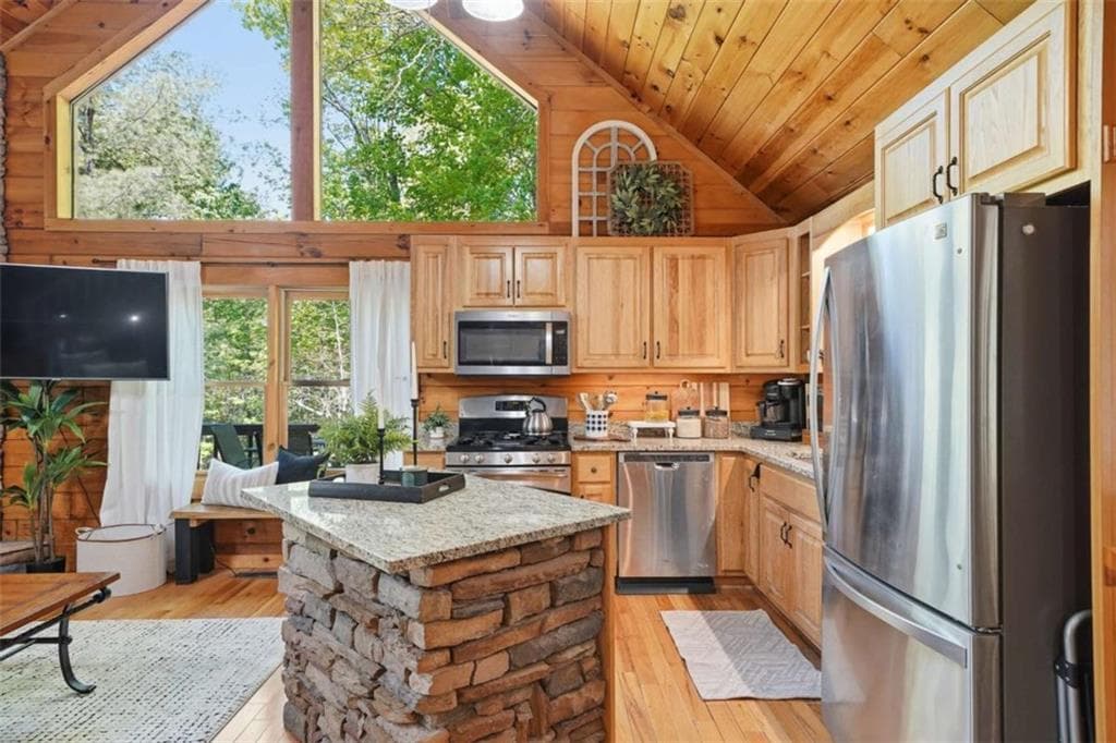 2 bedroom, 2 bathroom, 2,040 sq ft single family residence for sale at 288 Kim Bolton Drive, Morganton, GA 30560 — photo 8