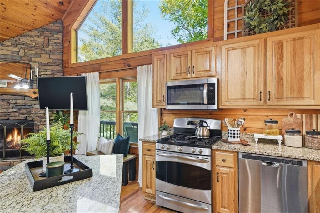 2 bedroom, 2 bathroom, 2,040 sq ft single family residence for sale at 288 Kim Bolton Drive, Morganton, GA 30560 — photo 10