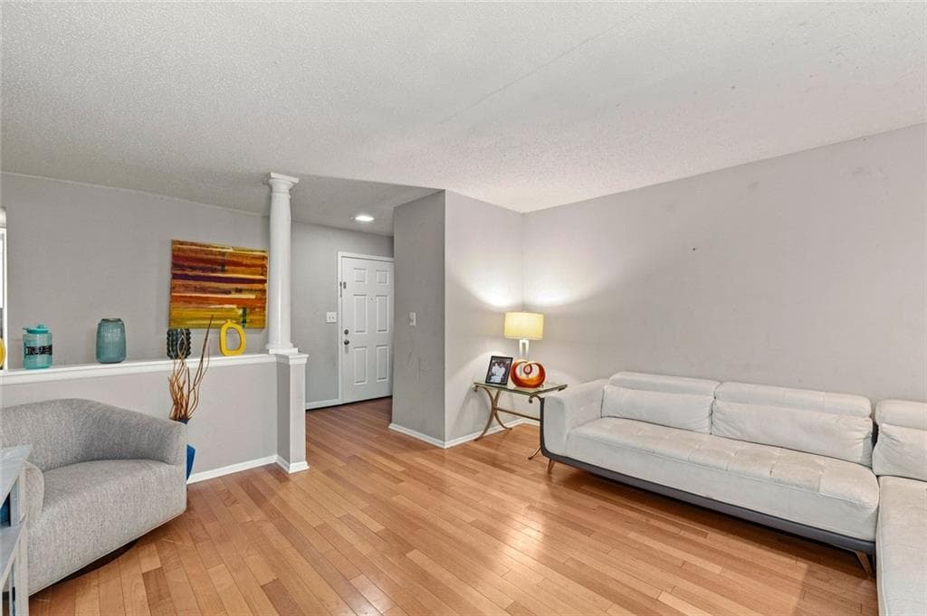 2 bedroom, 2 bathroom, 1,404 sq ft condominium for sale at 17 Little Silver Court 17, Smyrna, GA 30080 — photo 6