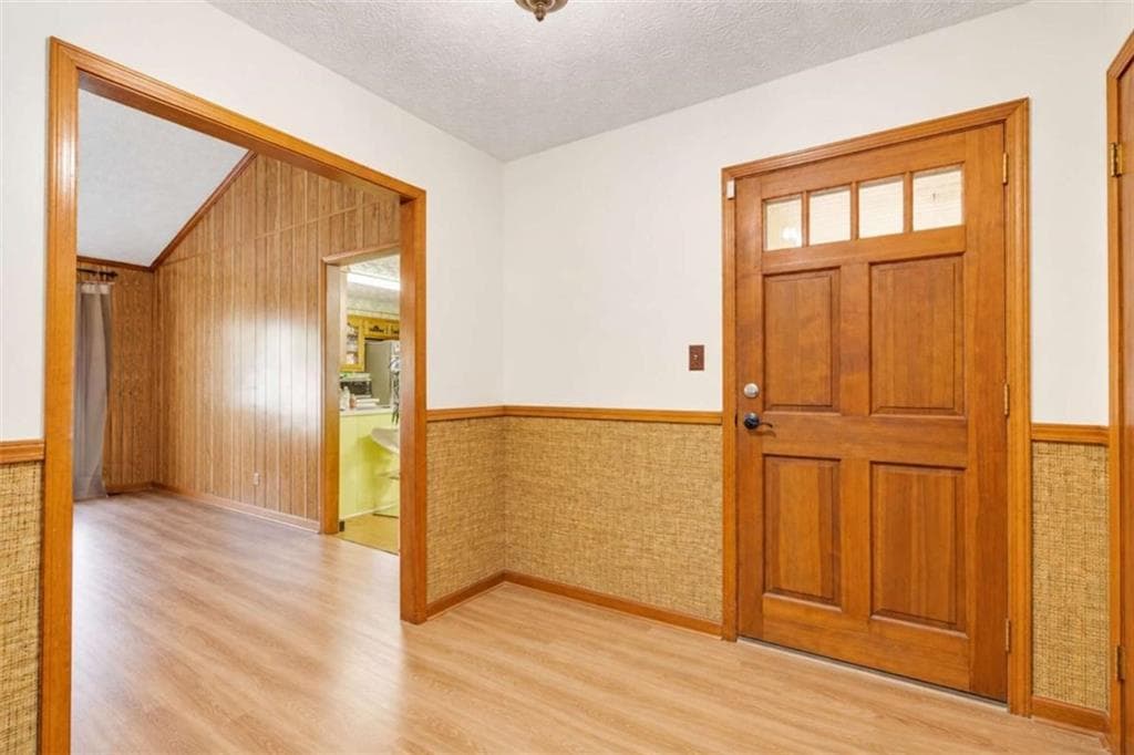 3 bedroom, 2 bathroom, 1,822 sq ft single family residence for sale at 191 MURPHY Avenue, Lawrenceville, GA 30044 — photo 3