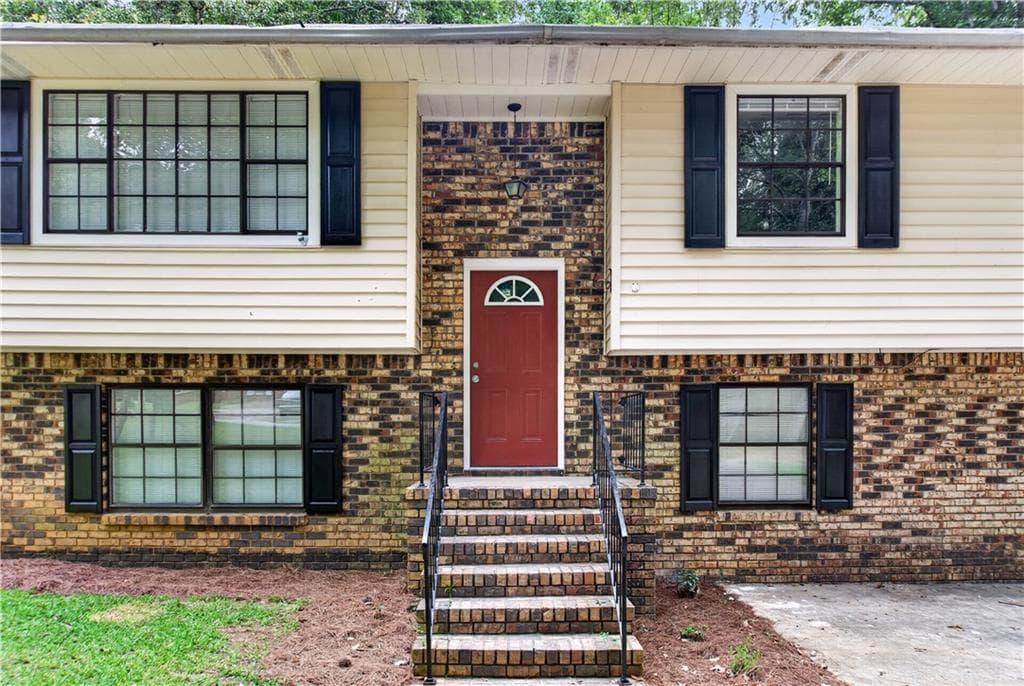 4 bedroom, 3 bathroom, 2,368 sq ft single family residence for sale at 8948 Raven Drive, Jonesboro, GA 30238 — photo 5