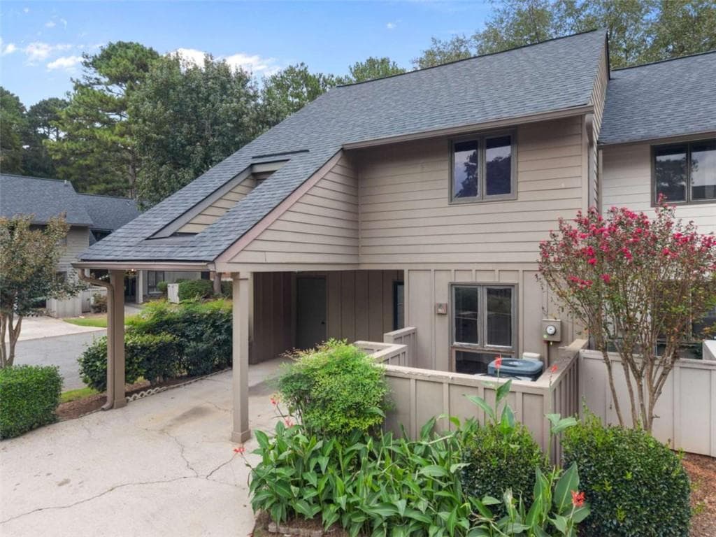 3 bedroom, 3 bathroom, 1,856 sq ft condominium for sale at 915 Cedar Creek, Marietta, GA 30067 — photo 2