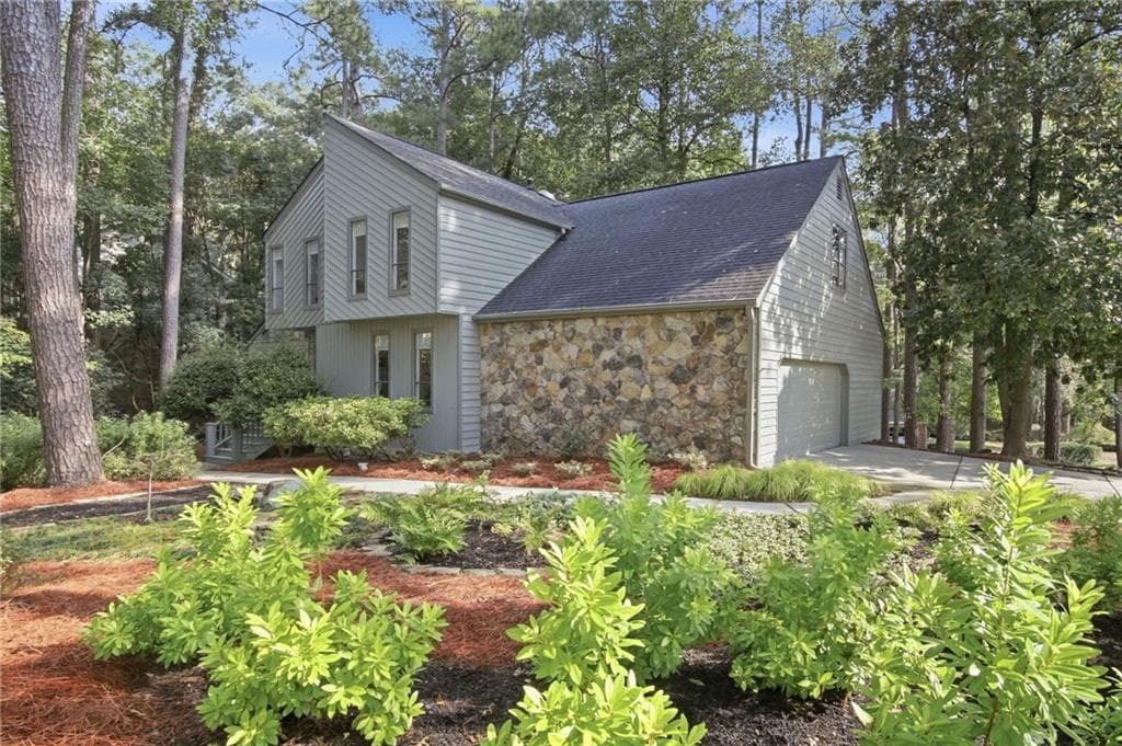 5 bedroom, 4 bathroom, 3,694 sq ft single family residence for sale at 2222 Chimney Springs Drive, Marietta, GA 30062 — photo 2