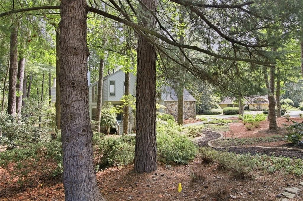 5 bedroom, 4 bathroom, 3,694 sq ft single family residence for sale at 2222 Chimney Springs Drive, Marietta, GA 30062 — photo 3
