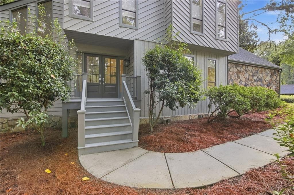 5 bedroom, 4 bathroom, 3,694 sq ft single family residence for sale at 2222 Chimney Springs Drive, Marietta, GA 30062 — photo 4