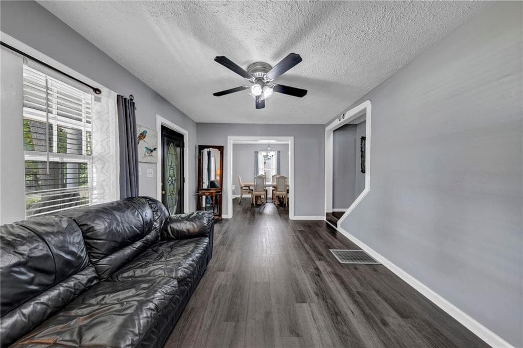 3 bedroom, 3 bathroom, 2,910 sq ft single family residence for sale at 1011 Rainey Road, Temple, GA 30179 — photo 2