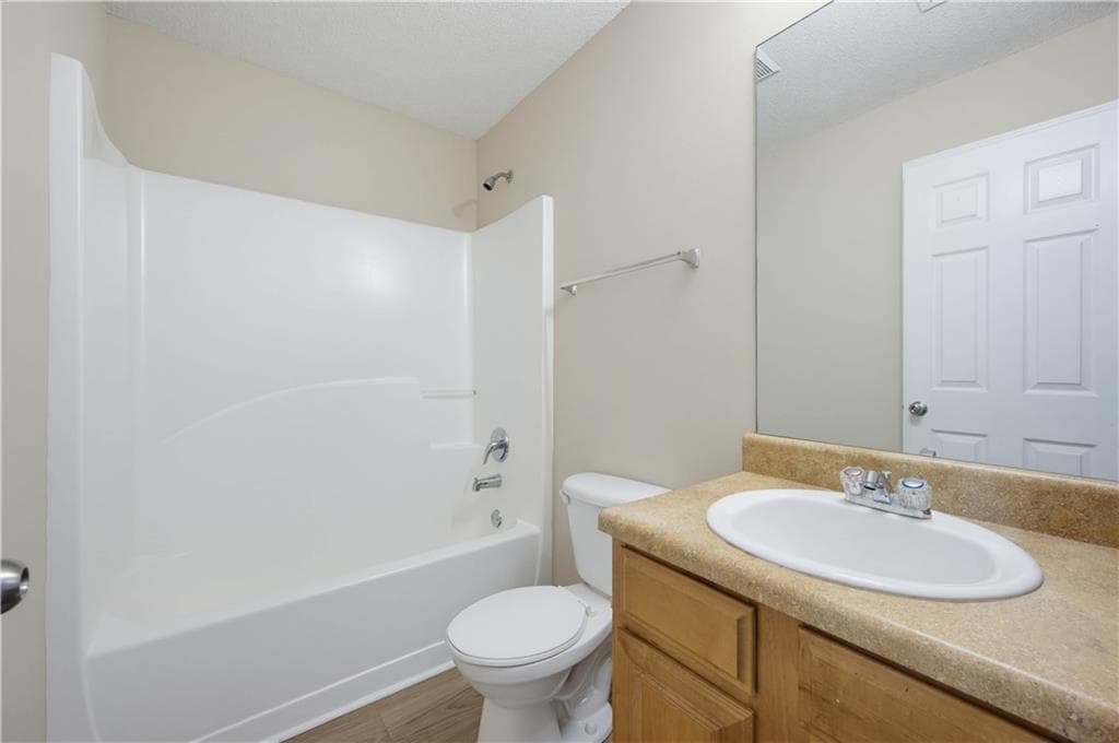 5 bedroom, 3 bathroom, 3,377 sq ft single family residence for sale at 2023 Tulip Petal Road, Auburn, GA 30011 — photo 6