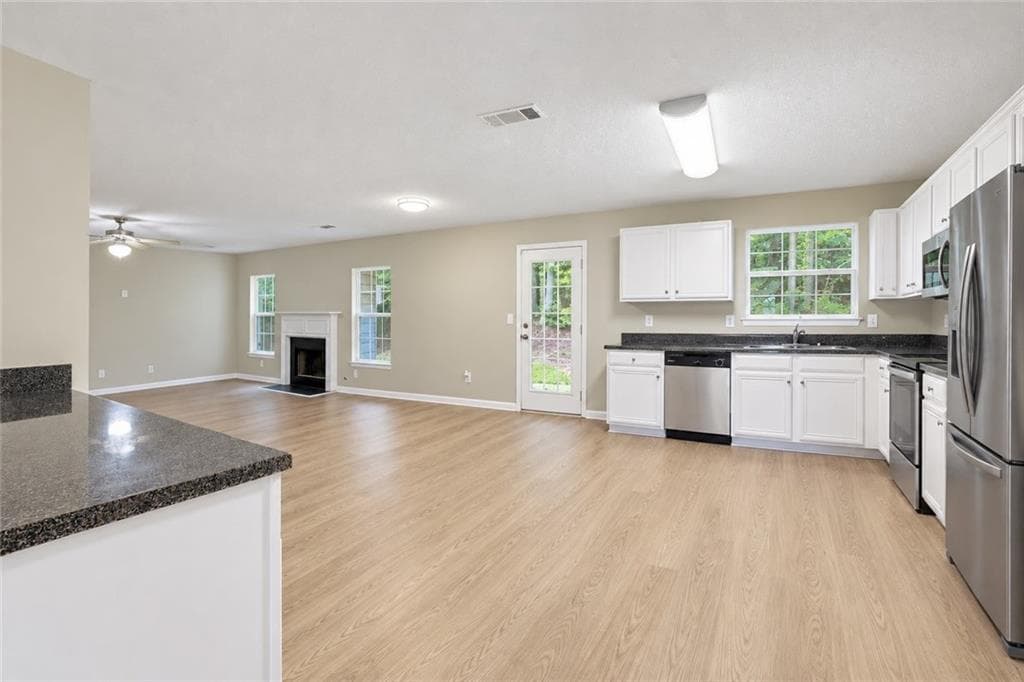 5 bedroom, 3 bathroom, 3,377 sq ft single family residence for sale at 2023 Tulip Petal Road, Auburn, GA 30011 — photo 9
