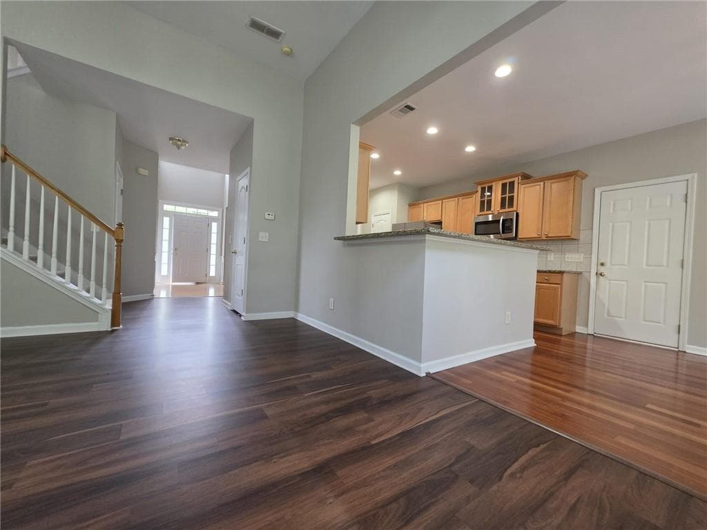 4 bedroom, 3 bathroom, 2,517 sq ft single family residence for rent at 1712 Hillside Bend Crossing, Lawrenceville, GA 30043 for $2,450 a month — photo 5