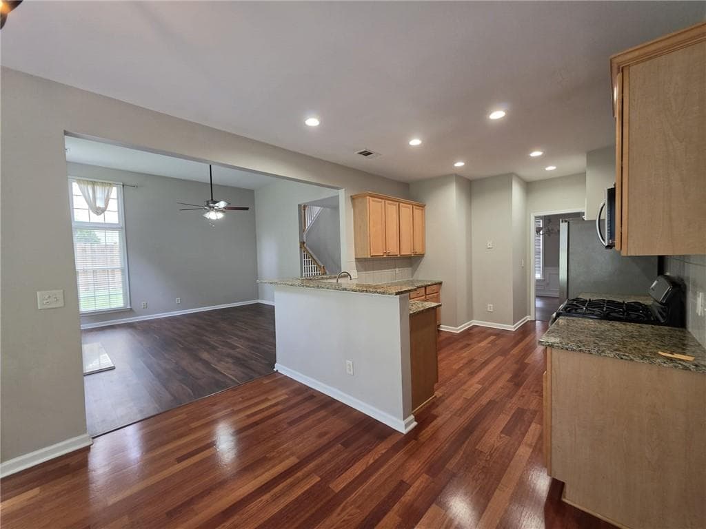 4 bedroom, 3 bathroom, 2,517 sq ft single family residence for rent at 1712 Hillside Bend Crossing, Lawrenceville, GA 30043 for $2,450 a month — photo 6