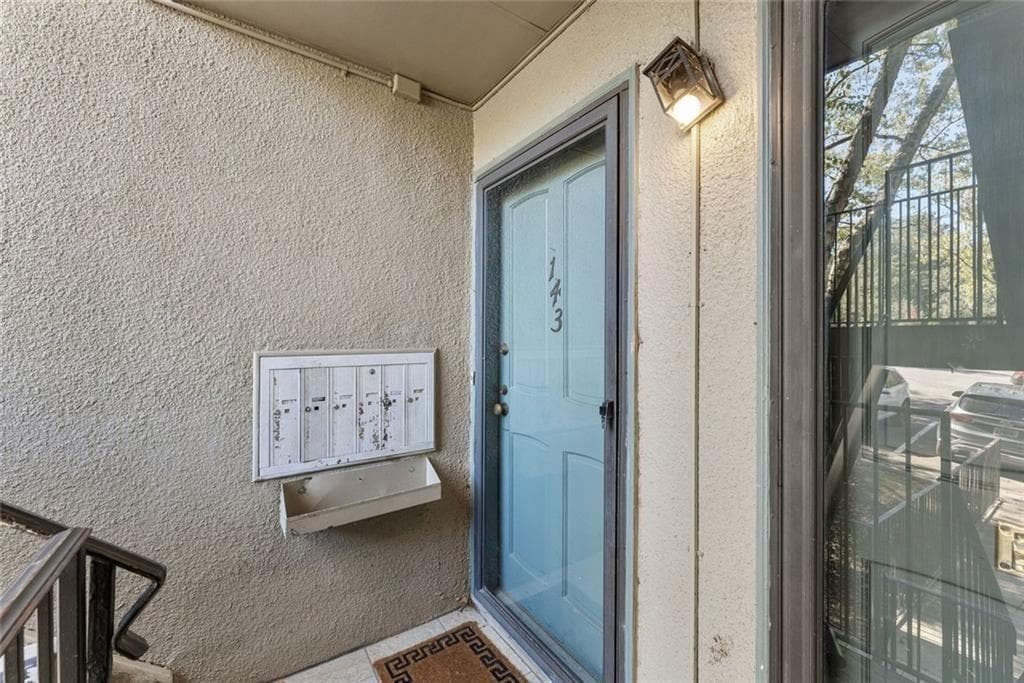 2 bedroom, 2 bathroom, 848 sq ft condominium for sale at 143 Amherst Place, Atlanta, GA 30327 — photo 5