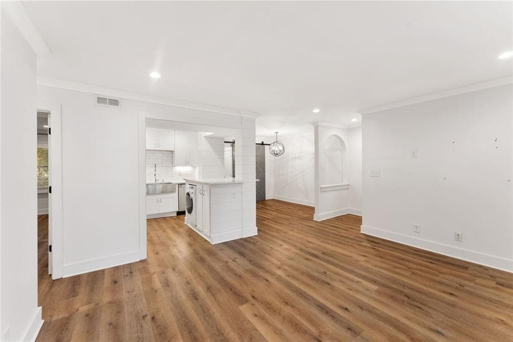 2 bedroom, 2 bathroom, 848 sq ft condominium for sale at 143 Amherst Place, Atlanta, GA 30327 — photo 6