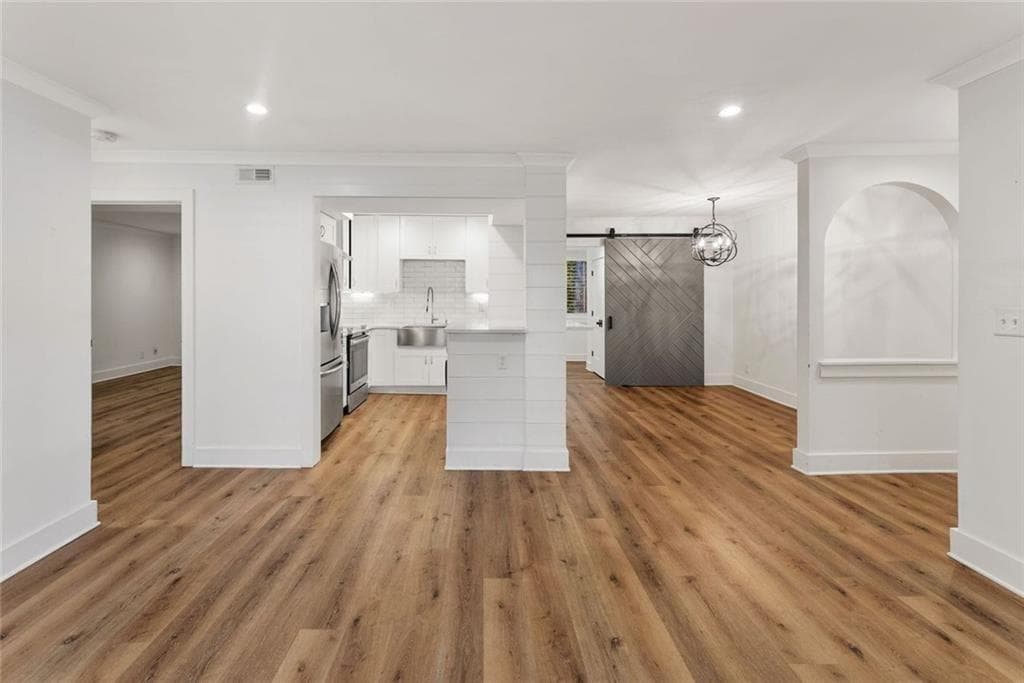 2 bedroom, 2 bathroom, 848 sq ft condominium for sale at 143 Amherst Place, Atlanta, GA 30327 — photo 7