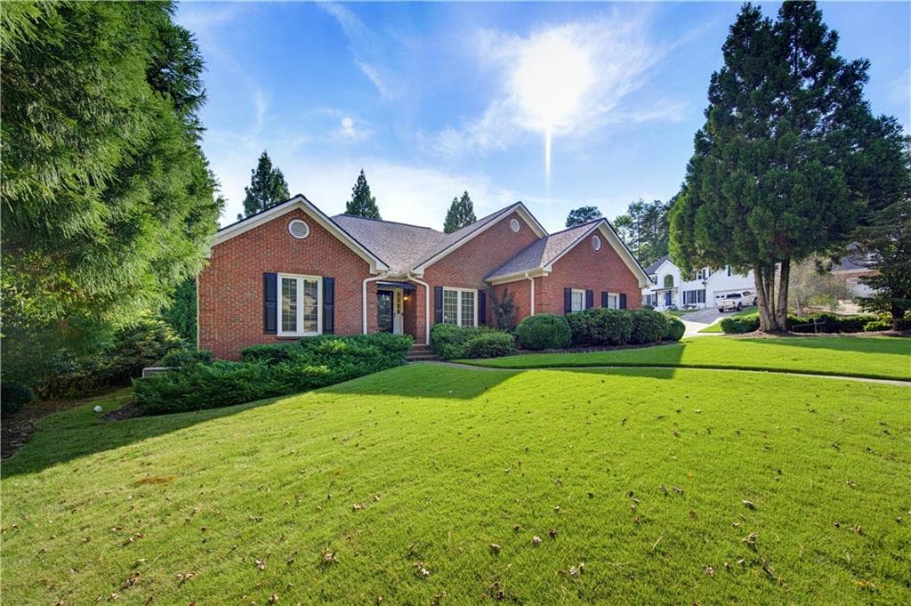 4 bedroom, 3 bathroom, 3,771 sq ft single family residence under contract at 4580 Browning Trail, Sugar Hill, GA 30518 — photo 2
