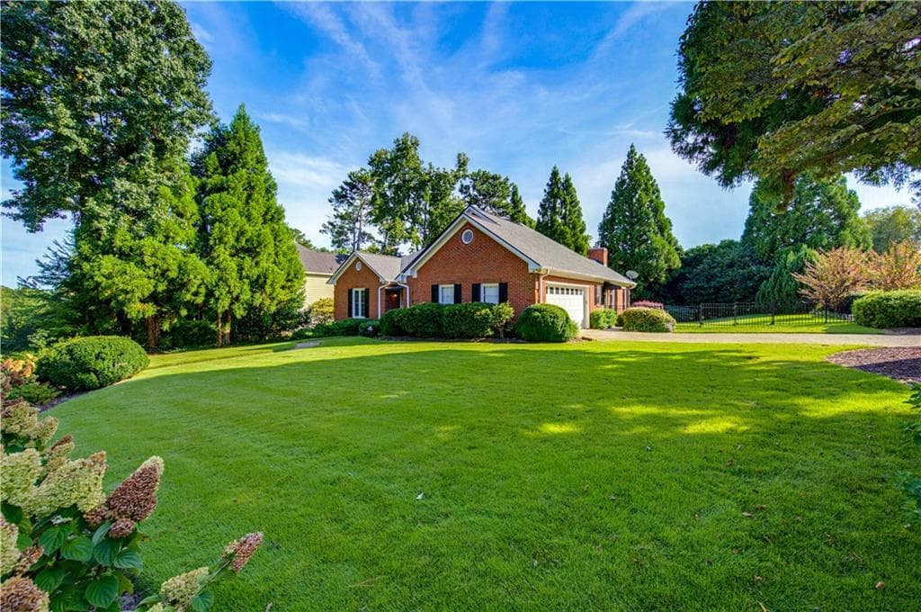 4 bedroom, 3 bathroom, 3,771 sq ft single family residence under contract at 4580 Browning Trail, Sugar Hill, GA 30518 — photo 4