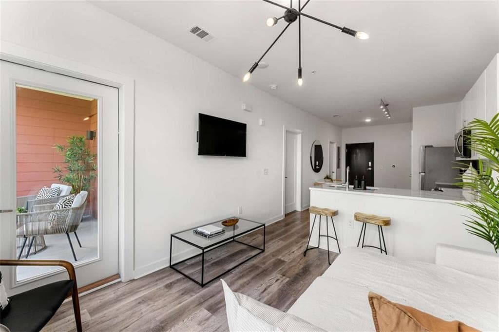 1 bedroom, 1 bathroom, 653 sq ft condominium for sale at 525 Parkway Drive APT 505, Atlanta, GA 30308 — photo 5