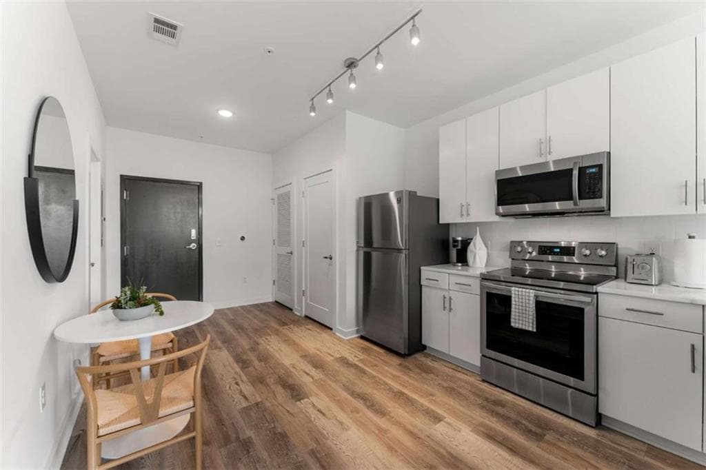 1 bedroom, 1 bathroom, 653 sq ft condominium for sale at 525 Parkway Drive APT 505, Atlanta, GA 30308 — photo 6