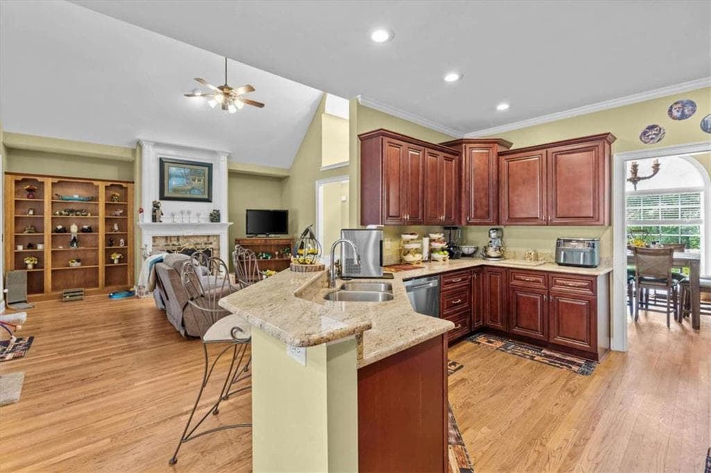 4 bedroom, 3 bathroom, 2,758 sq ft single family residence for sale at 4050 Golfview Court, Villa Rica, GA 30180 — photo 6