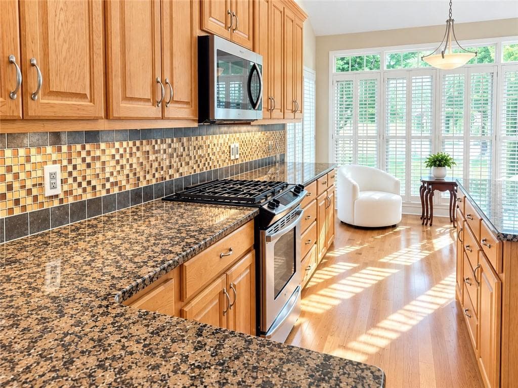 3 bedroom, 3 bathroom, 3,063 sq ft single family residence for sale at 5075 Harbour Ridge Drive, Alpharetta, GA 30005 — photo 8