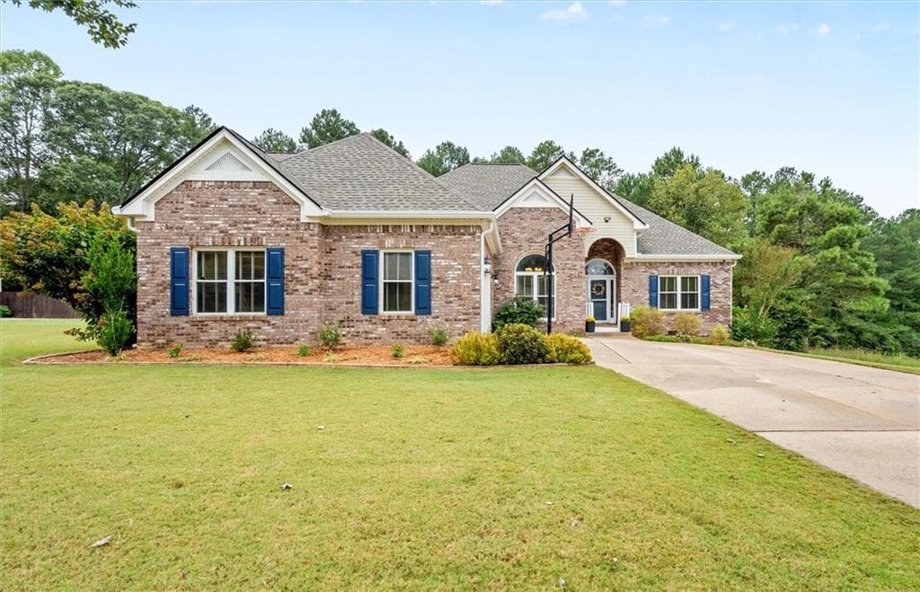 4 bedroom, 3 bathroom, 2,612 sq ft single family residence under contract at 5025 Starla Lane, Douglasville, GA 30135 — photo 2