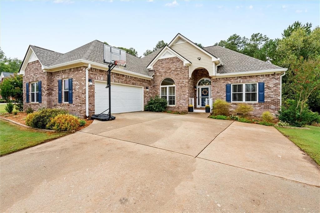 4 bedroom, 3 bathroom, 2,612 sq ft single family residence under contract at 5025 Starla Lane, Douglasville, GA 30135 — photo 4